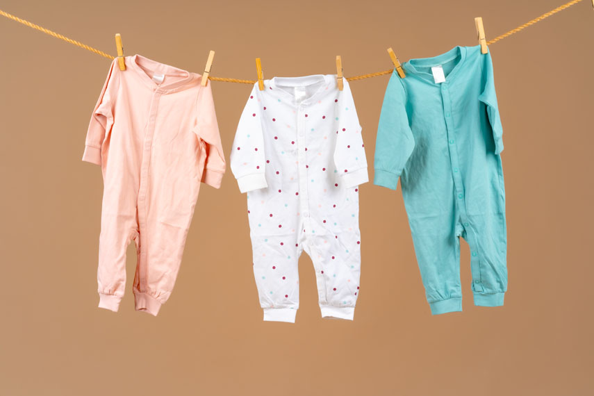 lavado-ropa-bebe-tendedero
